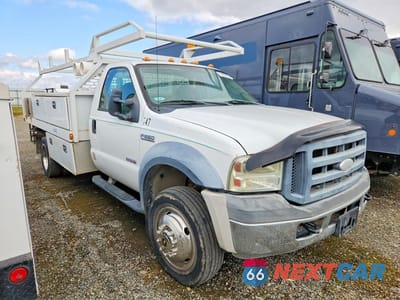 Czwarte zdjęcie samochodu z boku: 2007 FORD F550 SUPER DUTY VIN:1FDAF56PX7EA92330 - miniatura