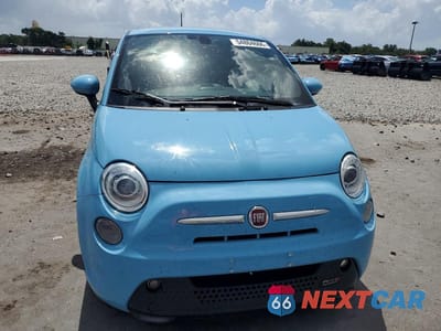 Piąte zdjęcie samochodu w środku: 2017 FIAT 500 ELECTRIC VIN:3C3CFFGE4HT659945 - miniatura