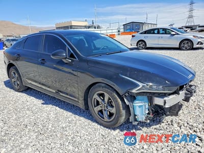 Czwarte zdjęcie samochodu z boku: 2022 KIA K5 LXS VIN:5XXG14J2XNG135947 - miniatura