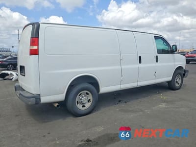 Trzecie zdjęcie samochodu z tyłu: 2013 CHEVROLET EXPRESS 3500 CARGO DELIVERY VAN VIN:1GCZGUCA6D1182480 - miniatura