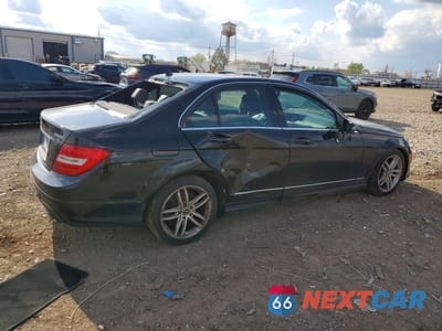 Trzecie zdjęcie samochodu z tyłu: 2012 MERCEDES-BENZ C 300 4MATIC VIN:WDDGF8BB1CA708689 - miniatura