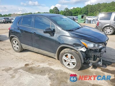 Czwarte zdjęcie samochodu z boku: 2020 CHEVROLET TRAX LS VIN:KL7CJKSB7LB328252 - miniatura