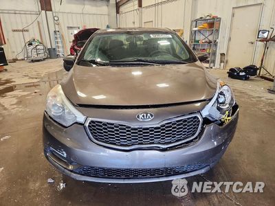 Piąte zdjęcie samochodu w środku: 2014 KIA FORTE LX VIN:KNAFX4A66E5123390 - miniatura
