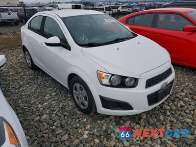 Czwarte zdjęcie samochodu z boku: 2014 CHEVROLET SONIC LS VIN:1G1JA5SG0E4194756 - miniatura
