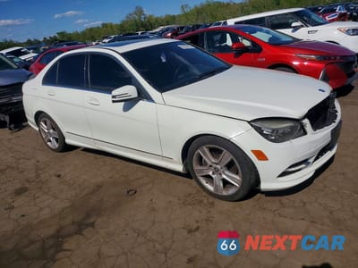 Czwarte zdjęcie samochodu z boku: 2011 MERCEDES-BENZ C 300 4MATIC VIN:WDDGF8BB5BR149387 - miniatura