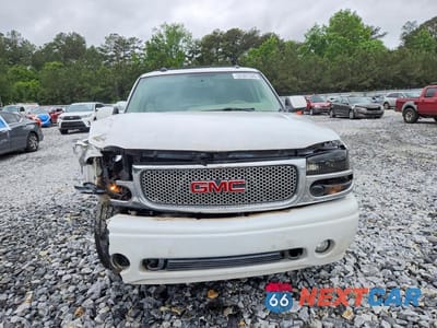 Piąte zdjęcie samochodu w środku: 2005 GMC YUKON XL DENALI VIN:1GKFK66U65J204096 - miniatura