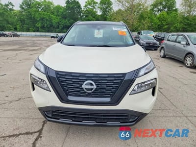 Piąte zdjęcie samochodu w środku: 2023 NISSAN ROGUE SV VIN:JN8BT3BB2PW212961 - miniatura