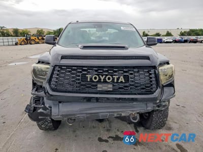 Piąte zdjęcie samochodu w środku: 2019 TOYOTA TUNDRA TRD PRO VIN:5TFDY5F15KX784693 - miniatura
