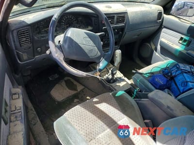 Zdjęcie 8 z 12 samochodu: 1996 TOYOTA TACOMA XTRACAB SR5 VIN:4TAWN74N3TZ104990 - miniatura