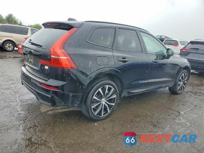 Trzecie zdjęcie samochodu z tyłu: 2023 VOLVO XC60 PLUS VIN:YV4H60DW9P1217810 - miniatura