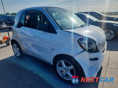 Czwarte zdjęcie samochodu z boku: 2016 SMART FORTWO VIN:WMEFJ5DA4GK123419 - miniatura