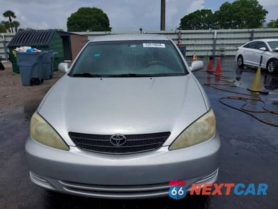 Piąte zdjęcie samochodu w środku: 2002 TOYOTA CAMRY LE VIN:4T1BE32K92U099404 - miniatura