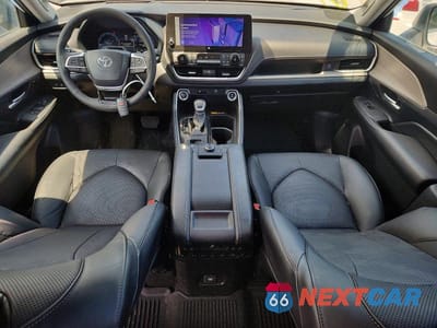 Zdjęcie 8 z 13 samochodu: 2024 TOYOTA GRAND HIGHLANDER PLATINUM VIN:5TDAAAB59RS041561 - miniatura