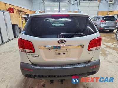 Zdjęcie 6 z 13 samochodu: 2013 KIA SORENTO EX VIN:5XYKUDA23DG371481 - miniatura