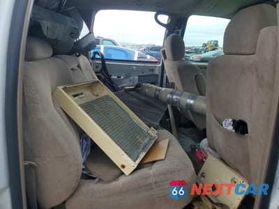 Zdjęcie 11 z 13 samochodu: 2002 CHEVROLET SUBURBAN C1500 VIN:1GNEC16T42J266209 - miniatura