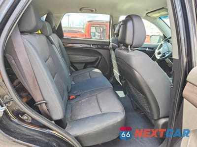 Zdjęcie 10 z 12 samochodu: 2011 KIA SORENTO LX VIN:5XYKTCA10BG036339 - miniatura