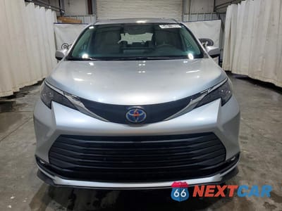 Piąte zdjęcie samochodu w środku: 2025 TOYOTA SIENNA XLE 8-PASSENGER VIN:5TDYRKEC1SS243923 - miniatura