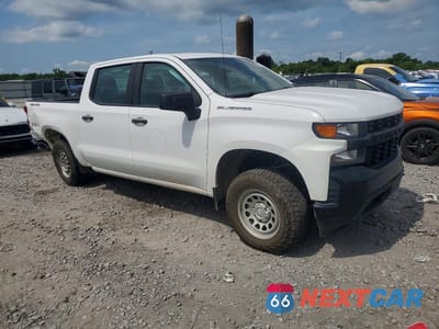 Czwarte zdjęcie samochodu z boku: 2021 CHEVROLET SILVERADO K1500 VIN:1GCUYAEF1MZ248708 - miniatura
