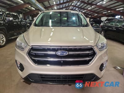 Piąte zdjęcie samochodu w środku: 2017 FORD ESCAPE TITANIUM VIN:1FMCU0JD4HUC04836 - miniatura