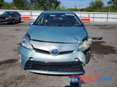 Piąte zdjęcie samochodu w środku: 2014 TOYOTA PRIUS TWO VIN:JTDKN3DU9E1748739 - miniatura