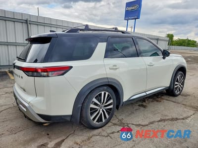 Trzecie zdjęcie samochodu z tyłu: 2023 NISSAN PATHFINDER PLATINUM VIN:5N1DR3DK8PC247534 - miniatura