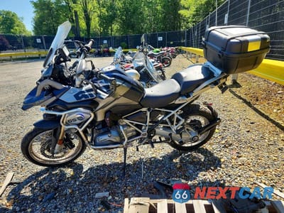 Trzecie zdjęcie samochodu z tyłu: 2015 BMW R1200 GS VIN:WB10A1102FZ187504 - miniatura