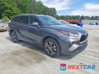 Czwarte zdjęcie samochodu z boku: 2021 TOYOTA HIGHLANDER XLE VIN:5TDGZRAH7MS052239 - miniatura