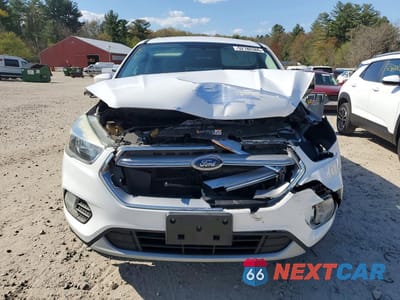 Piąte zdjęcie samochodu w środku: 2017 FORD ESCAPE SE VIN:1FMCU9G95HUB72180 - miniatura