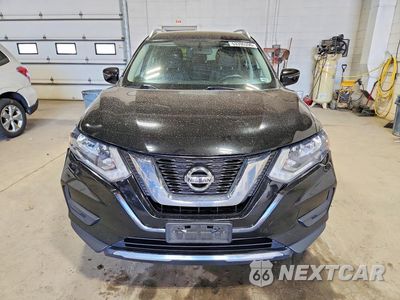 Piąte zdjęcie samochodu w środku: 2017 NISSAN ROGUE SV VIN:KNMAT2MV9HP557215 - miniatura