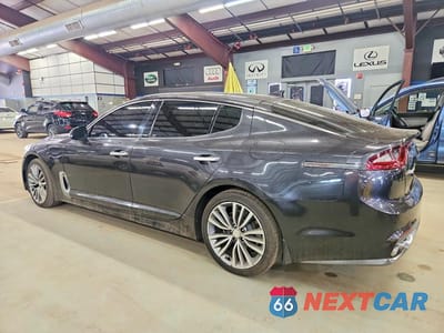 Drugie zdjęcie samochodu z przodu: 2019 KIA STINGER BASE VIN:KNAE15LA0K6051161 - miniatura