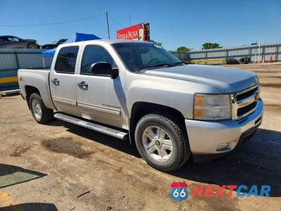 Czwarte zdjęcie samochodu z boku: 2011 CHEVROLET SILVERADO K1500 LT VIN:3GCPKSE30BG287118 - miniatura