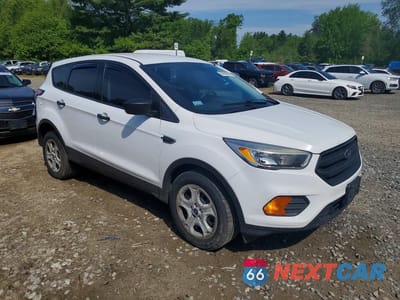 Czwarte zdjęcie samochodu z boku: 2017 FORD ESCAPE S VIN:1FMCU0F78HUE27593 - miniatura