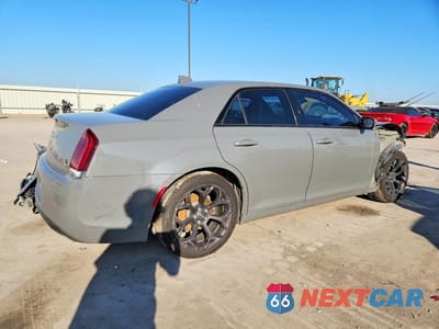Trzecie zdjęcie samochodu z tyłu: 2019 CHRYSLER 300 S VIN:2C3CCABG4KH516112 - miniatura
