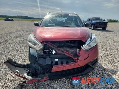 Piąte zdjęcie samochodu w środku: 2019 NISSAN KICKS SV VIN:3N1CP5CU3KL496733 - miniatura