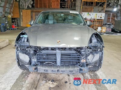 Piąte zdjęcie samochodu w środku: 2018 PORSCHE CAYENNE GTS VIN:WP1AD2A27JLA80755 - miniatura