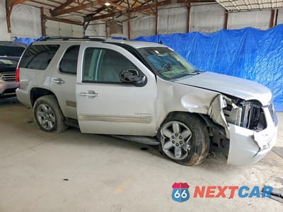 Czwarte zdjęcie samochodu z boku: 2011 GMC YUKON SLE VIN:1GKS1AE04BR394903 - miniatura