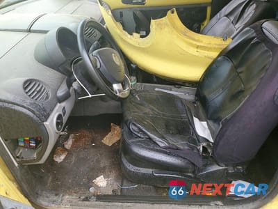 Zdjęcie 7 z 12 samochodu: 2001 VOLKSWAGEN NEW BEETLE GLS VIN:3VWCS21C21M405736 - miniatura