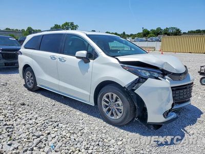 Czwarte zdjęcie samochodu z boku: 2026 TOYOTA SIENNA XLE 8-PASSENGER VIN:5TDYRKECXTS316613 - miniatura