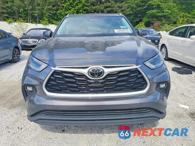Piąte zdjęcie samochodu w środku: 2021 TOYOTA HIGHLANDER XLE VIN:5TDGZRAH7MS052239 - miniatura