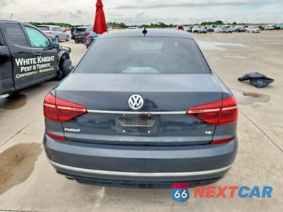 Zdjęcie 6 z 12 samochodu: 2017 VOLKSWAGEN PASSAT R-LINE VIN:1VWDT7A32HC052456 - miniatura