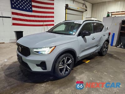 2024 VOLVO XC40 CORE YV4L12UK3R2238022 - główne zdjęcie licytacji z USA - miniatura