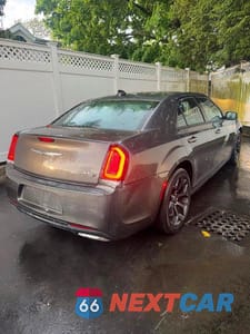 Czwarte zdjęcie samochodu z boku: 2020 CHRYSLER 300 S VIN:2C3CCABG5LH158682 - miniatura