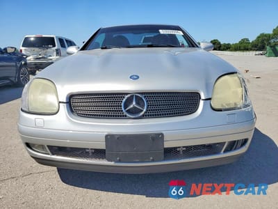 Piąte zdjęcie samochodu w środku: 1998 MERCEDES-BENZ SLK 230 KOMPRESSOR VIN:WDBKK47F4WF062798 - miniatura