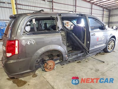 Trzecie zdjęcie samochodu z tyłu: 2019 DODGE GRAND CARAVAN SXT VIN:2C4RDGCG0KR724423 - miniatura