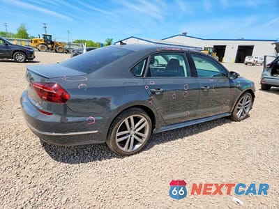 Trzecie zdjęcie samochodu z tyłu: 2018 VOLKSWAGEN PASSAT S VIN:1VWAA7A30JC000516 - miniatura