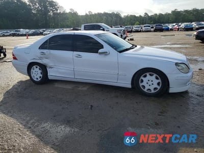 Czwarte zdjęcie samochodu z boku: 2000 MERCEDES-BENZ S 500 VIN:WDBNG75JXYA049013 - miniatura