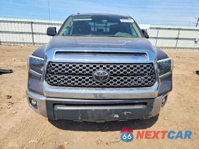 Piąte zdjęcie samochodu w środku: 2019 TOYOTA TUNDRA SR5 VIN:5TFUW5F13KX777621 - miniatura