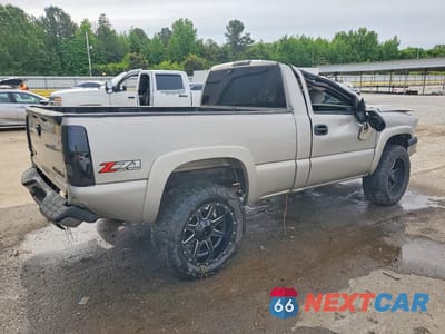 Trzecie zdjęcie samochodu z tyłu: 2004 CHEVROLET SILVERADO K1500 VIN:1GCEK14TX4Z156090 - miniatura