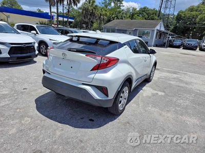 Czwarte zdjęcie samochodu z boku: 2021 TOYOTA C-HR LE VIN:NMTKHMBXXMR130551 - miniatura