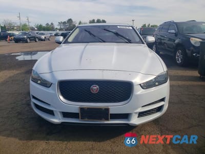 Piąte zdjęcie samochodu w środku: 2017 JAGUAR XE PRESTIGE VIN:SAJAK4BN9HA971696 - miniatura